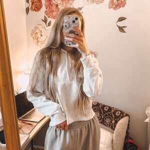 Heather Grey crop hoodie 🤩